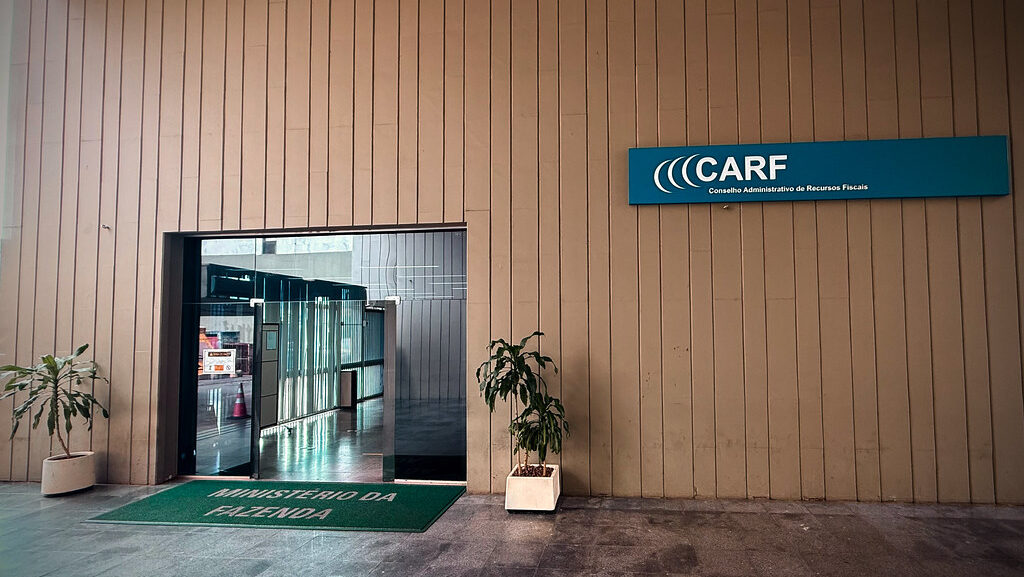 Multa isolada por compensação não homologada: CARF aplica entendimento do STF e afasta penalidade